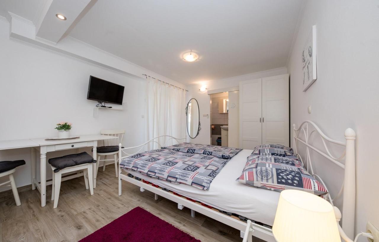 Apartments Makaus Супетарска-Драга Экстерьер фото